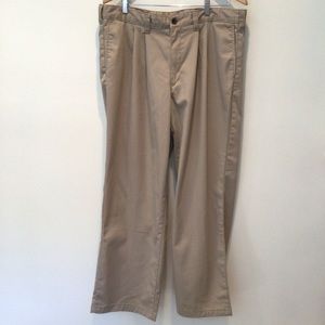 Eddie Bauer Men’s Relaxed Fit Wrinkle Resistant Pleated Chino Pants Size 36 Tan